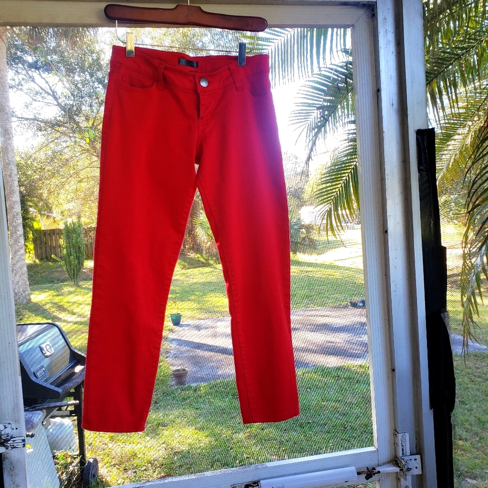 Red cropped pants